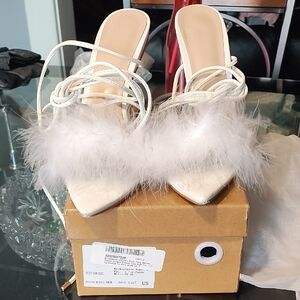 Chic White Feathered With Clear Stiletto Heels Women's Mules